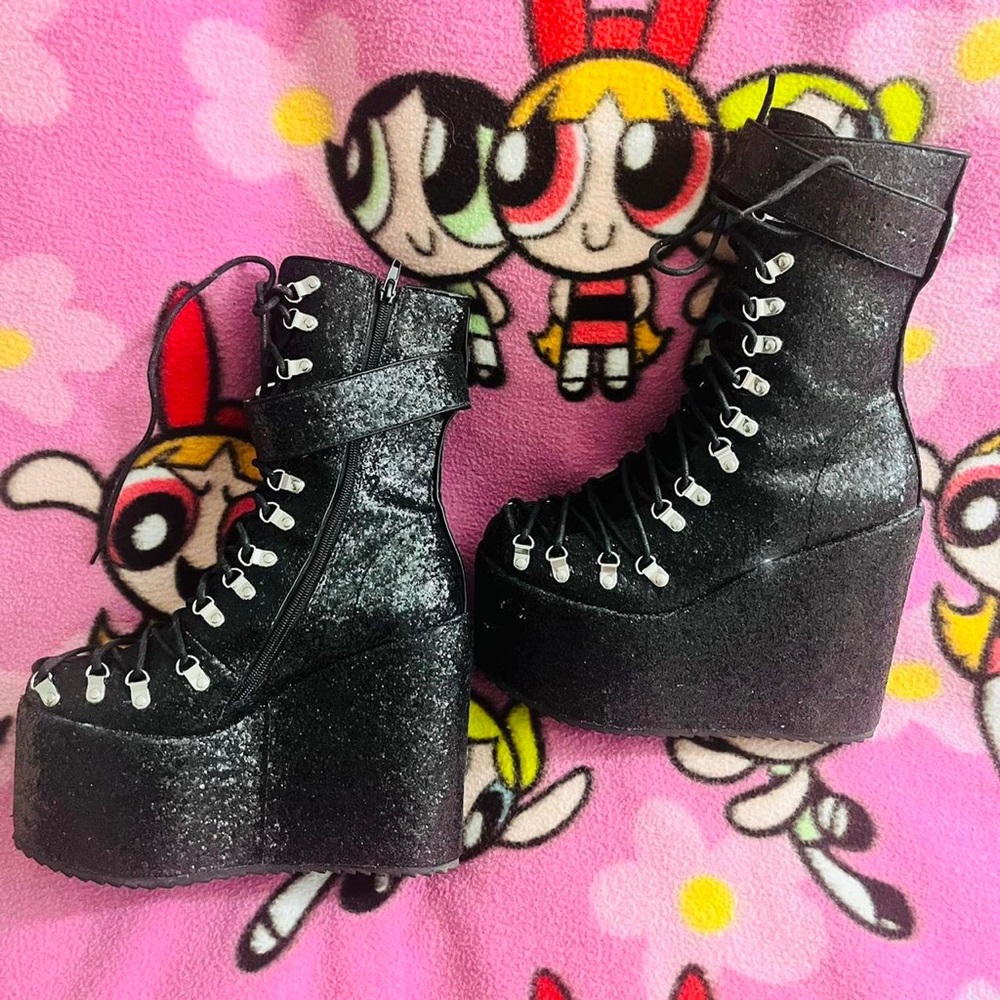 Trick N’ Treatz Sparkle Traitor Boots